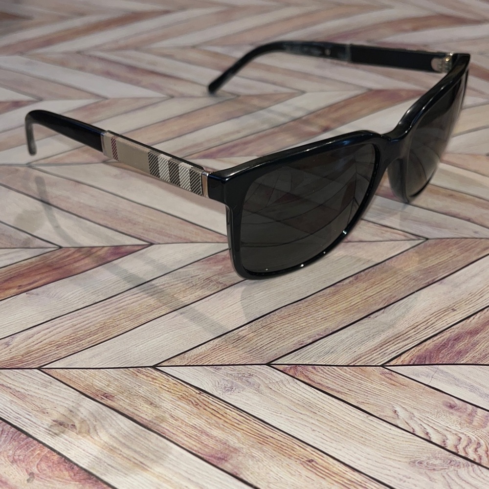 Burberry Black Sunglasses checkered sides
